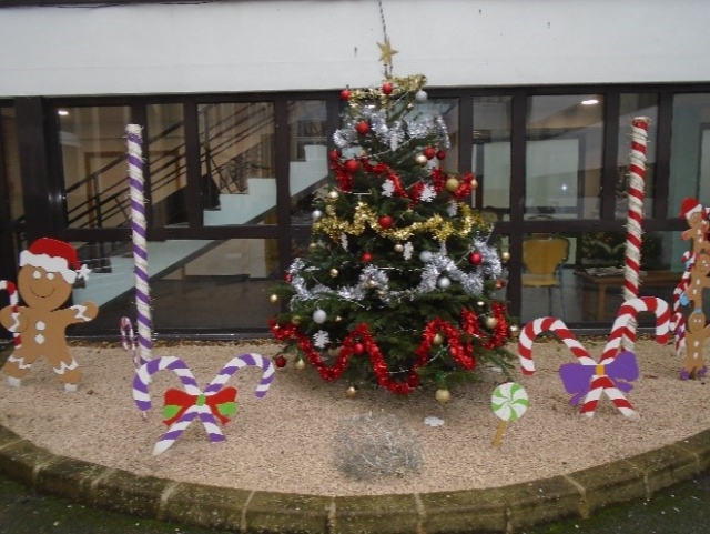 Décoration de Noël à l'entrée de l'EHPAD